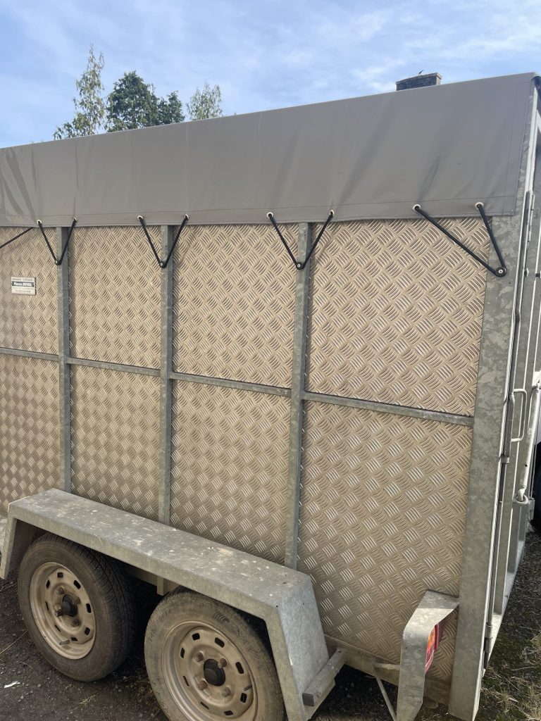 Bâches remorques — Réalisation Sellerie Marti à Beauchamps